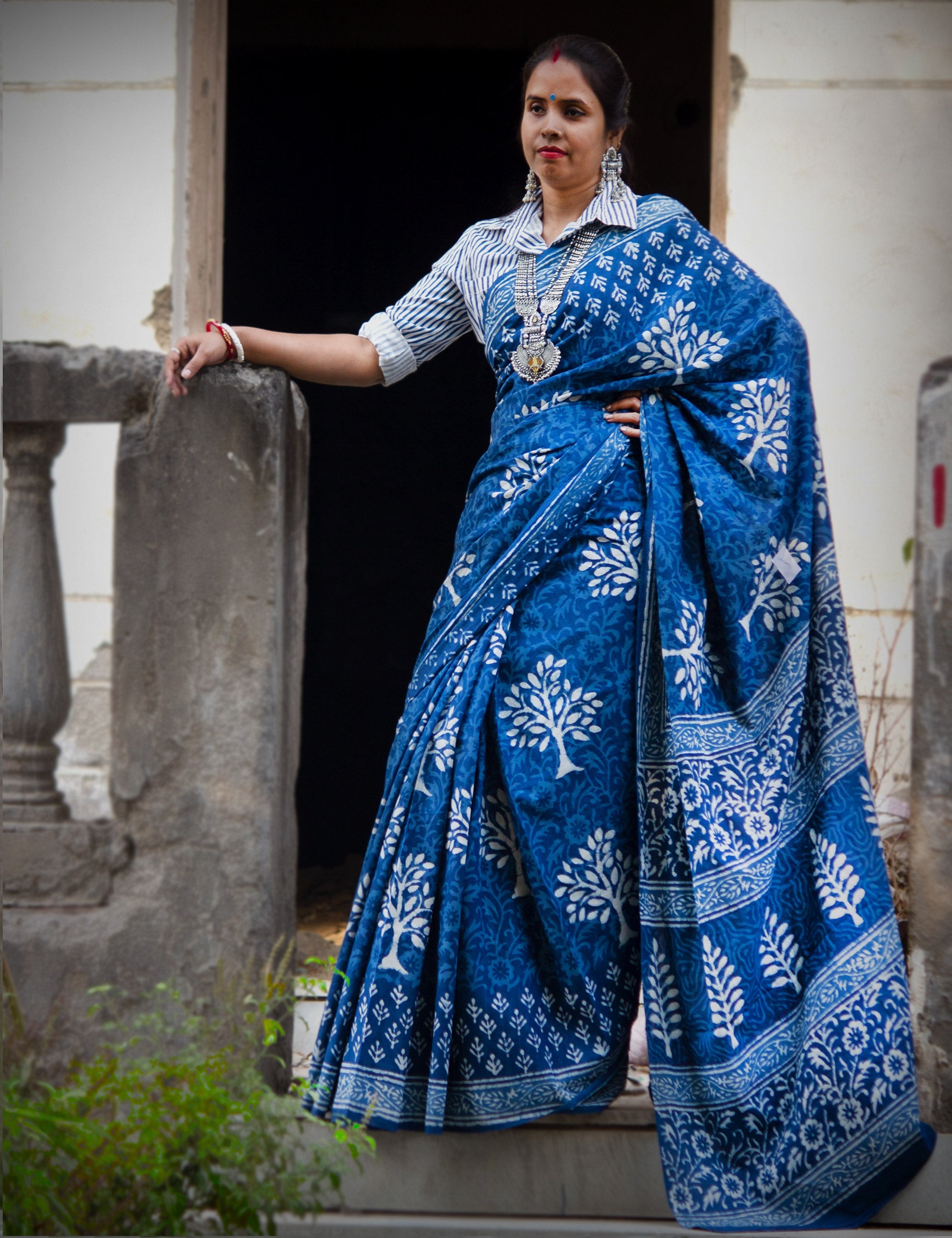 Indigo Blue Paat Silk Saree – The Silk Chamber